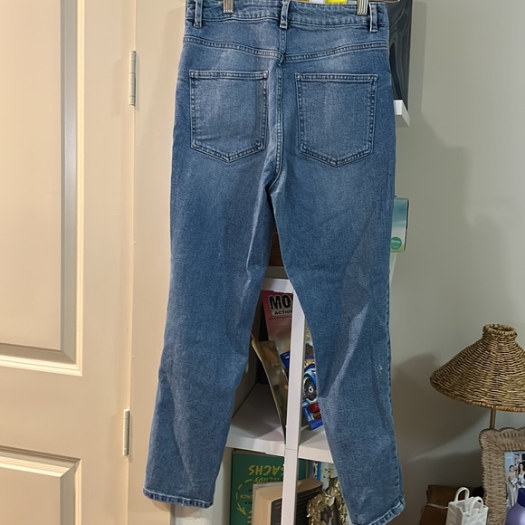 ASOS Petite Mom Jeans w/ ripped knees - Picture 4 of 4